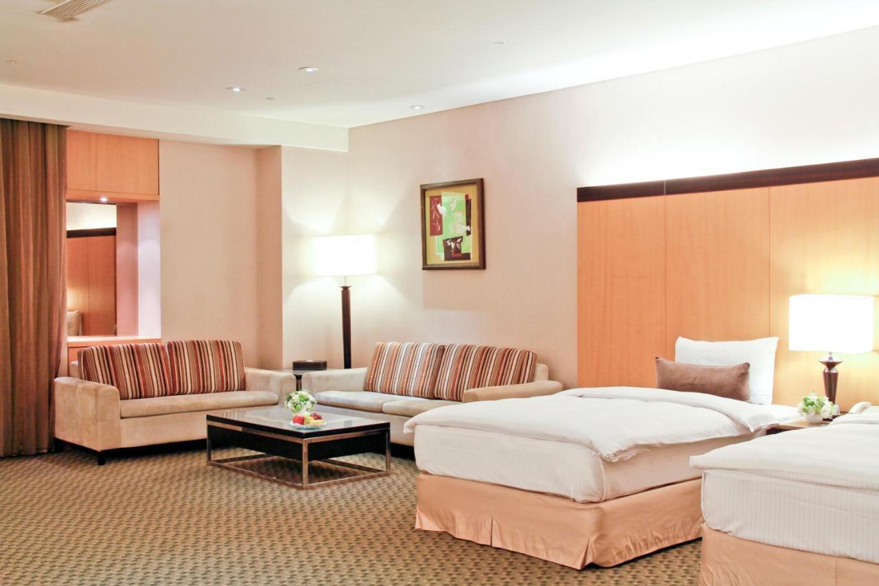 Queena Plaza Hotel Tainan Luaran gambar