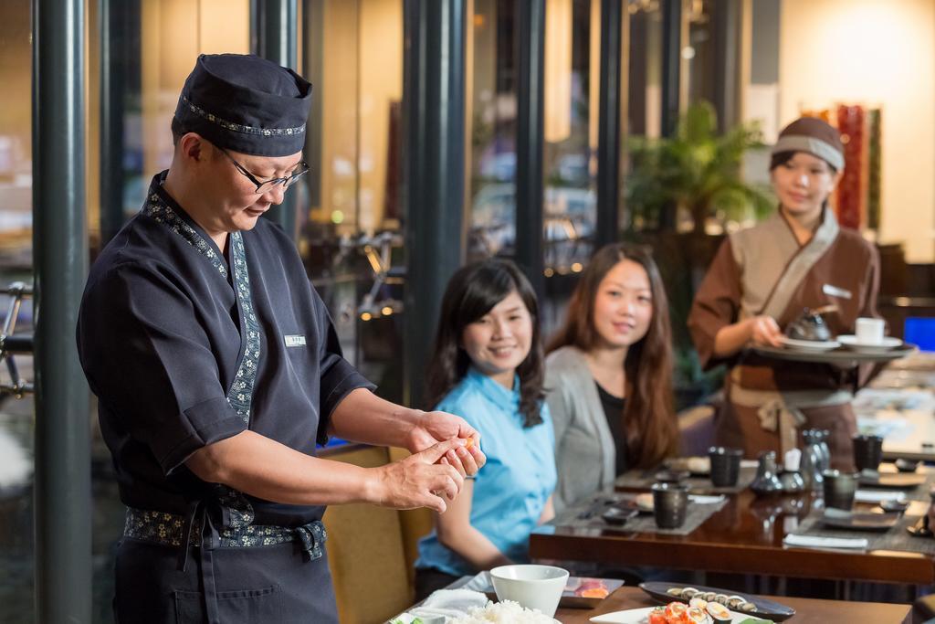 Queena Plaza Hotel Tainan Luaran gambar