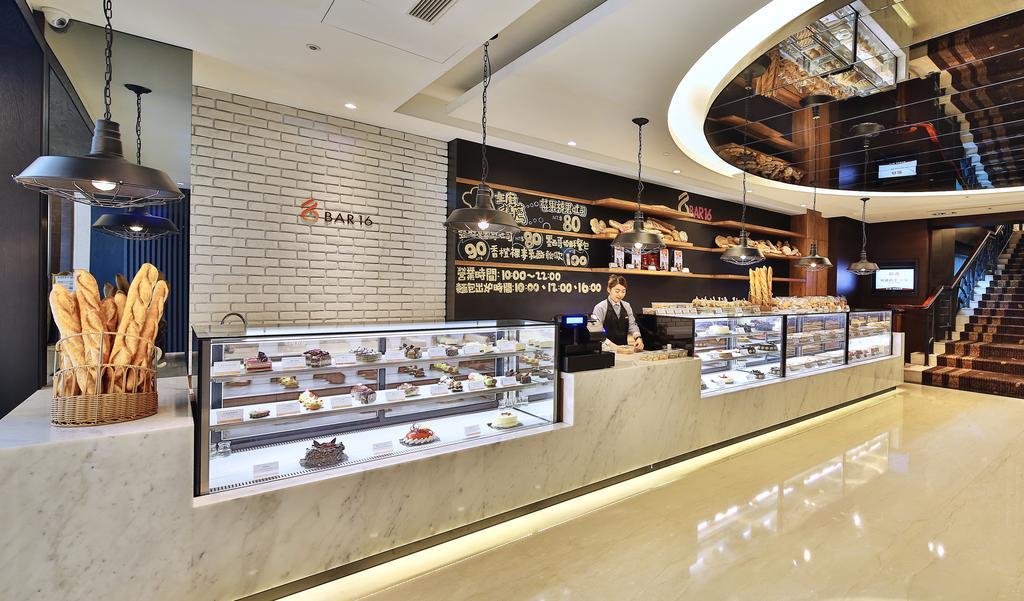 Queena Plaza Hotel Tainan Luaran gambar
