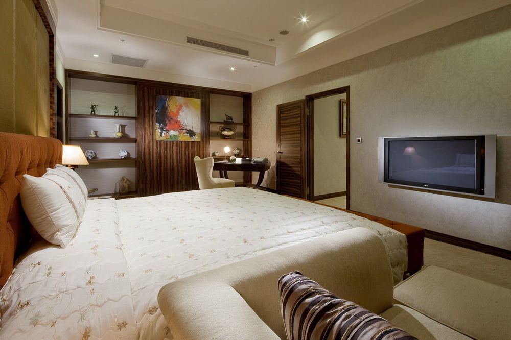 Queena Plaza Hotel Tainan Luaran gambar