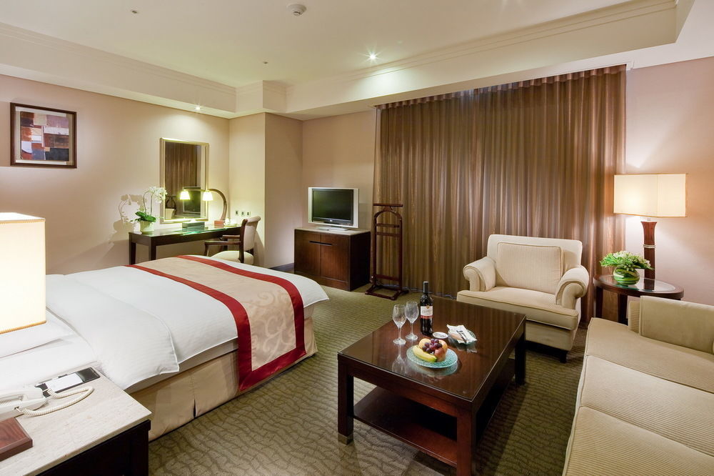 Queena Plaza Hotel Tainan Luaran gambar